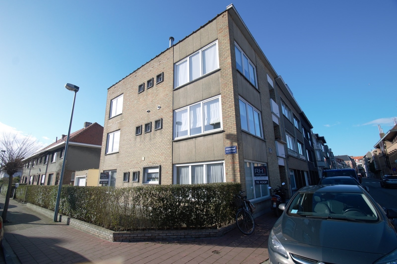 Gelijkvloers appartement met terras en garage - Heist 