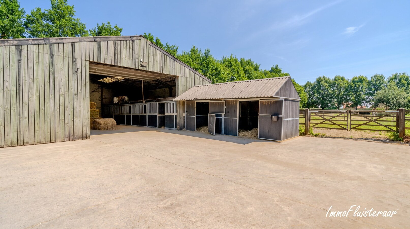 Professionele accommodatie op ca. 3,5Ha te Amougies (Henegouwen). 