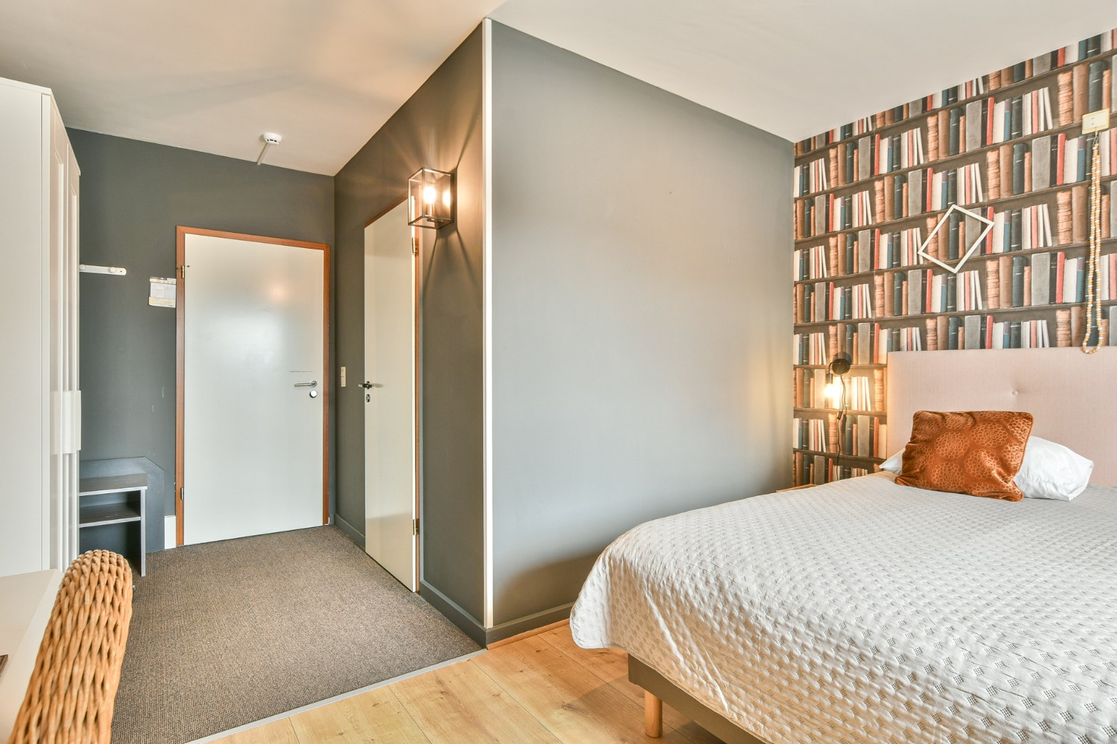 Unieke investeringskans: karaktervol hotel met 18 kamers &amp; woonmogelijkheden te koop! 