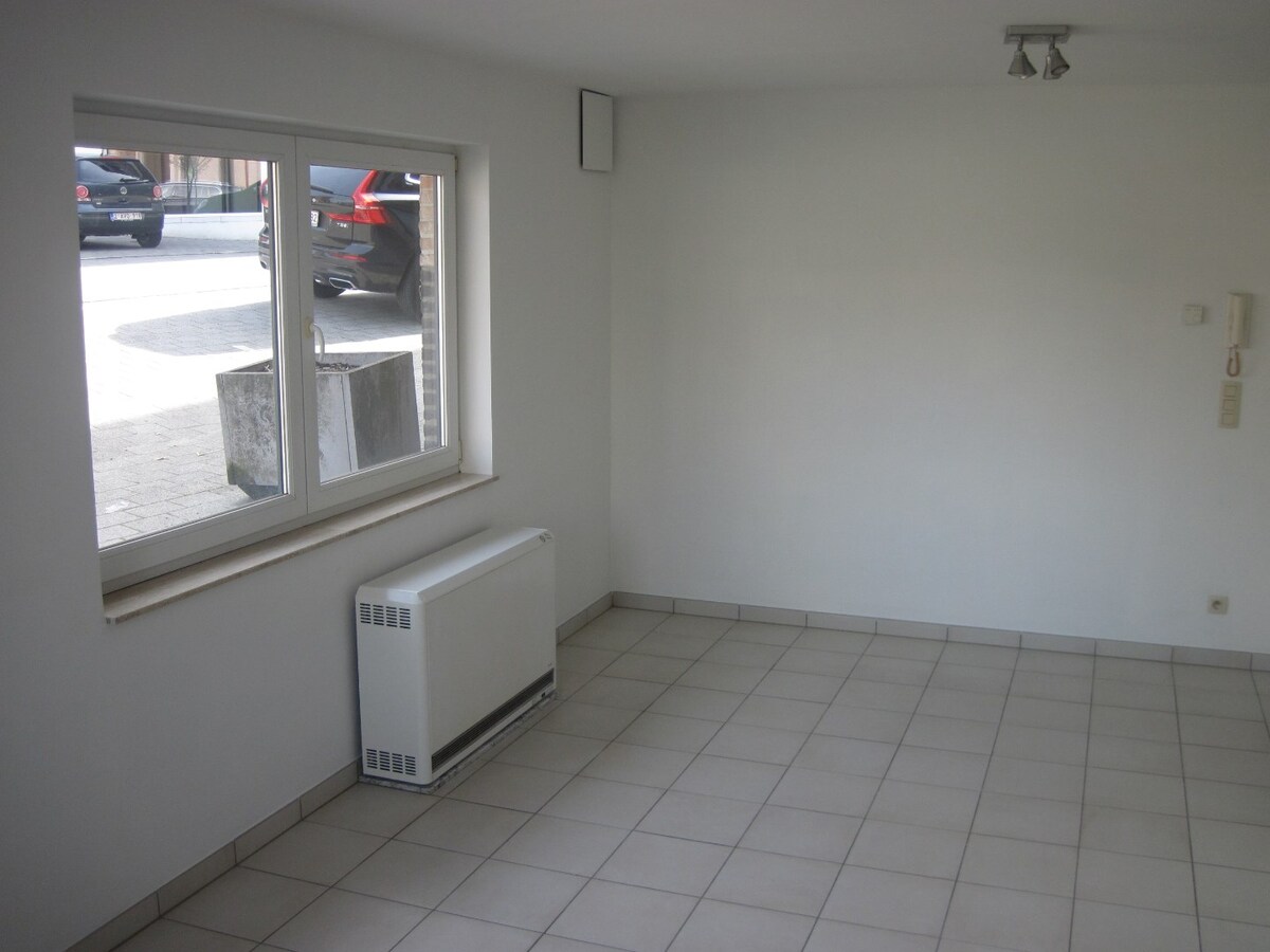 Uitstekend gelegen appartement. Geen vaste kosten ! 