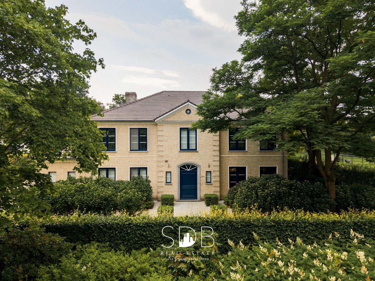 Prachtig landhuis met paardenfaciliteiten op 15.804m² 