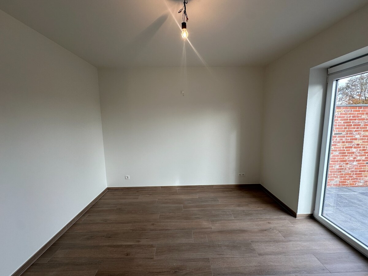 Ruim duplex-appartement met 3 slaapkamers en tuin te Werken 