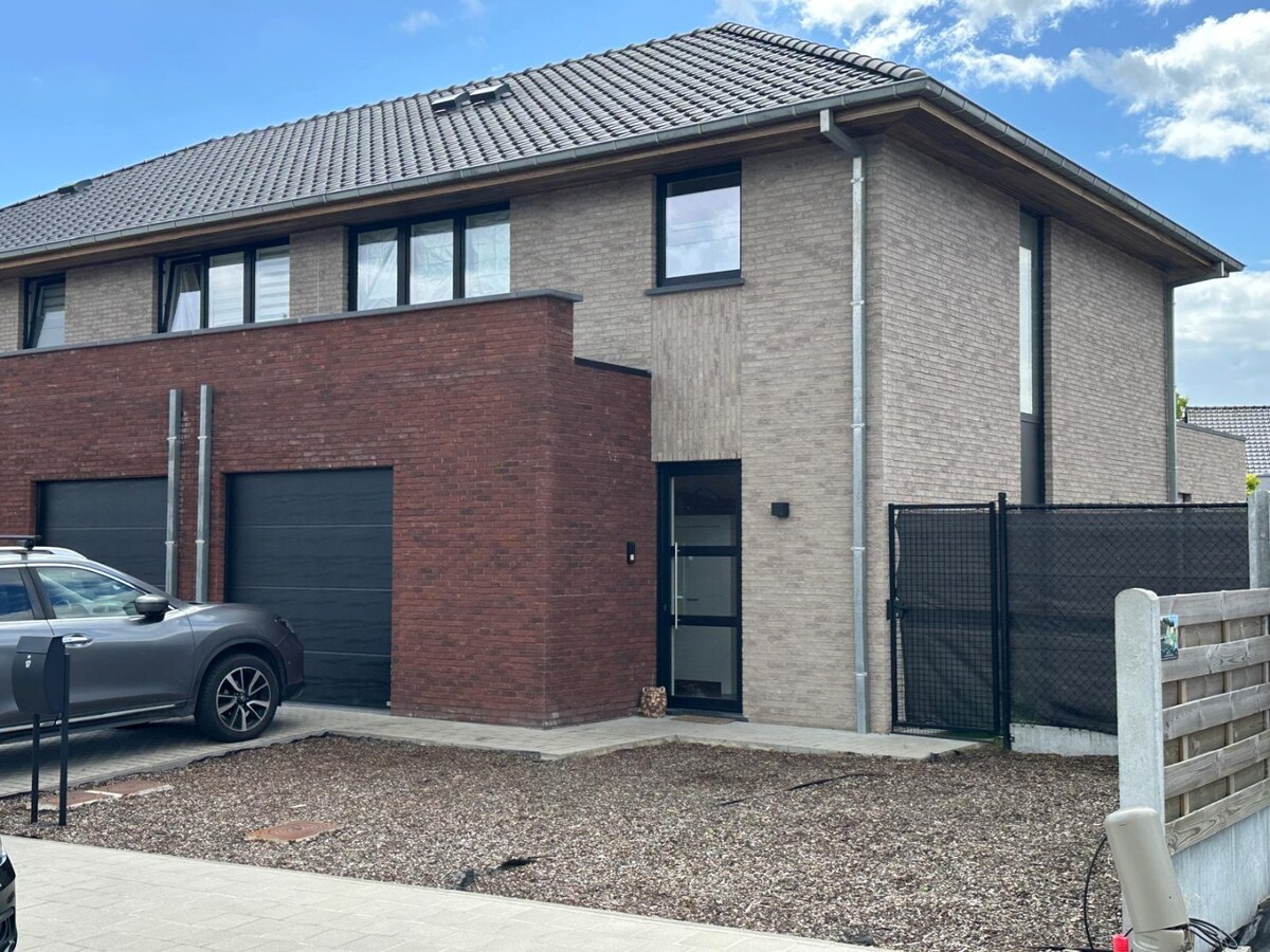 Rustig gelegen halfopen nieuwbouwwoning te Houthulst! 