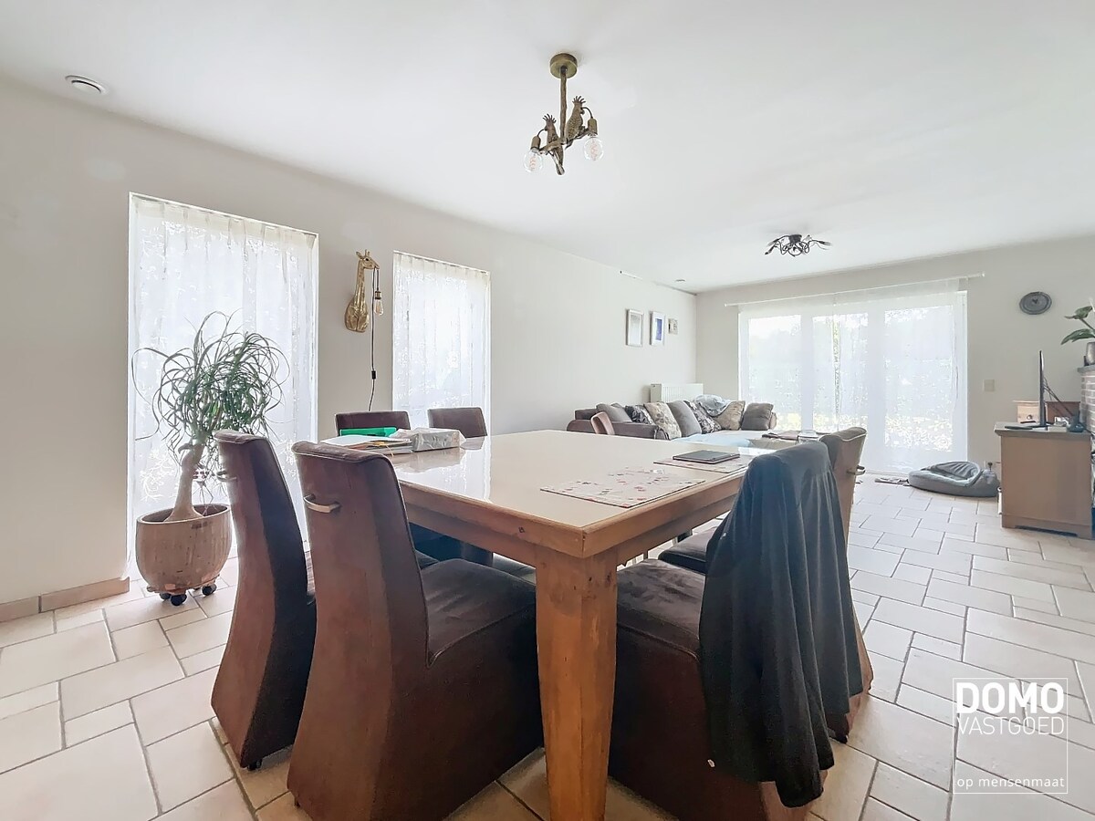 RUIME WONING MET 3 SLAAPKAMERS, TUIN EN RUIME PARKING IN SPALBEEK 