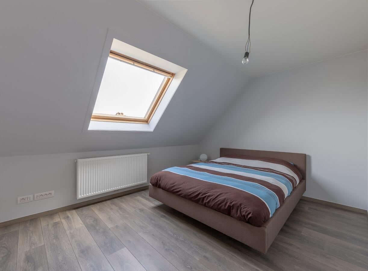 Zeer ruime woning met bijzonder veel licht én luxe  !    IDEAAL VOOR GROOT GEZIN !! 