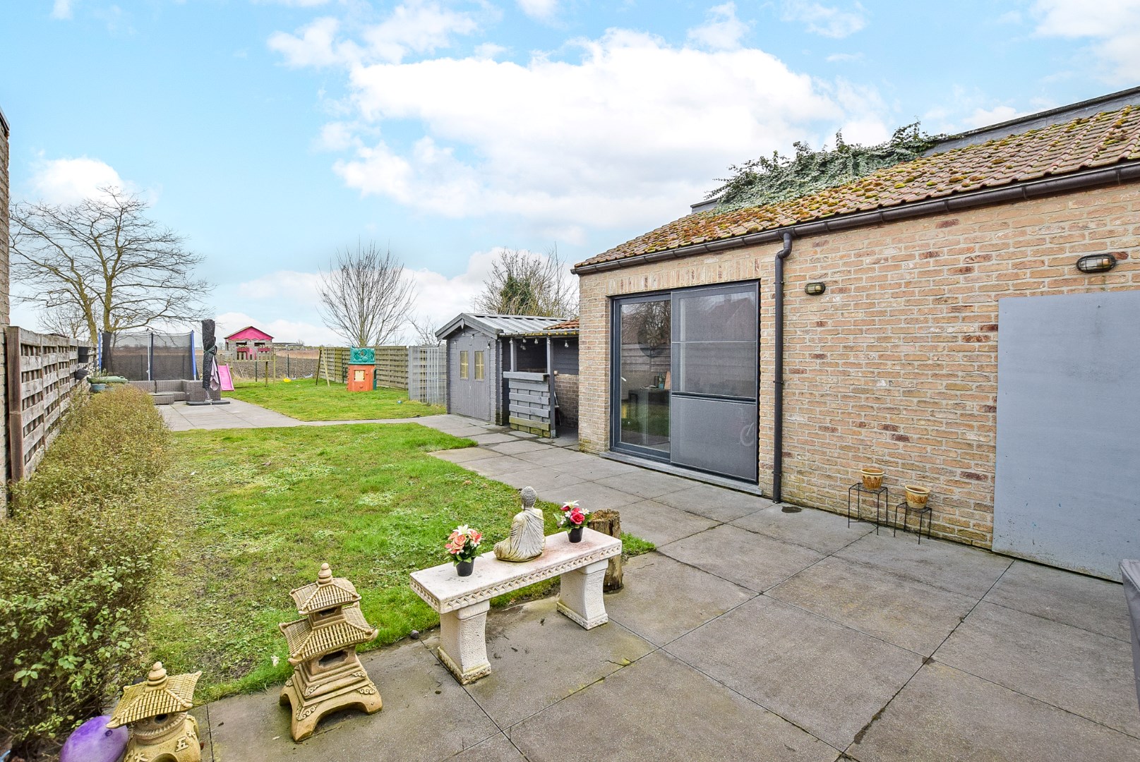 Ruime gezinswoning met garage te Pervijze op 518 m² met prachtige verzichten. 