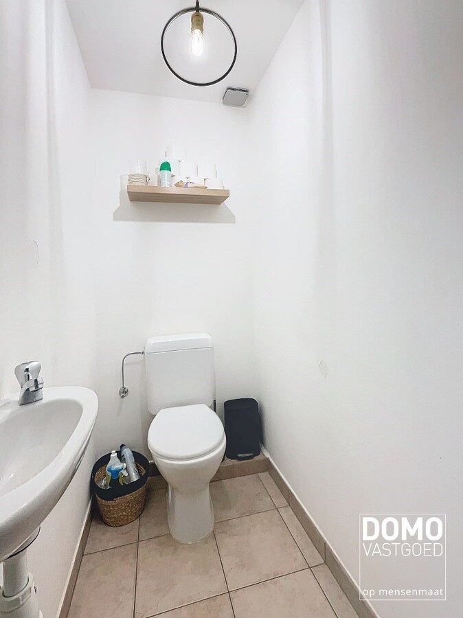 RUIM DAKAPPARTEMENT MET 2 SLAAPKAMERS IN CENTRUM BERINGEN 