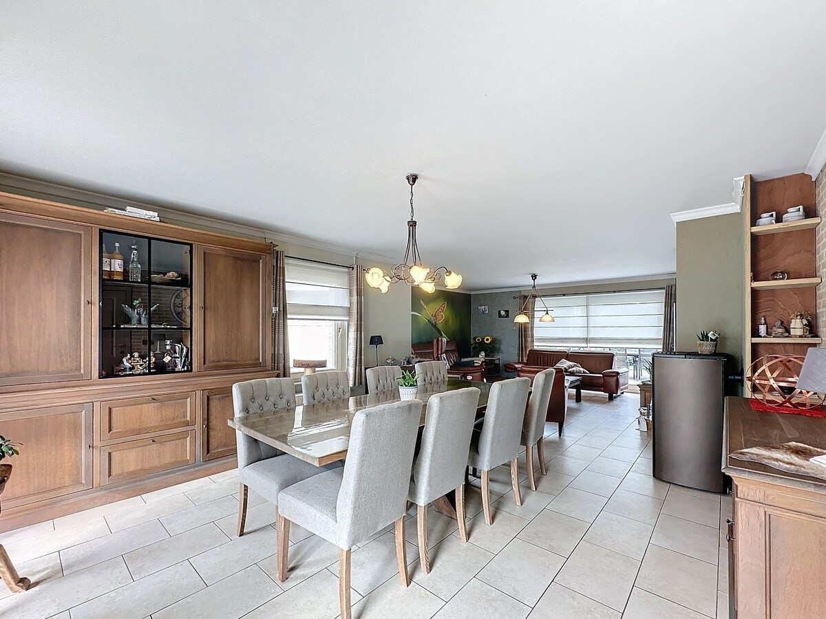 Deze woning is gelegen in Kaulille, een deelgemeente van Bocholt, in een doodlopende straat met een gezellig pleintje. 