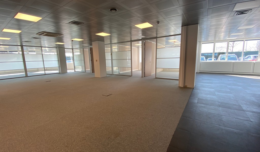 Kantoorruimte te huur in Sluispark aan R4 in Merelbeke