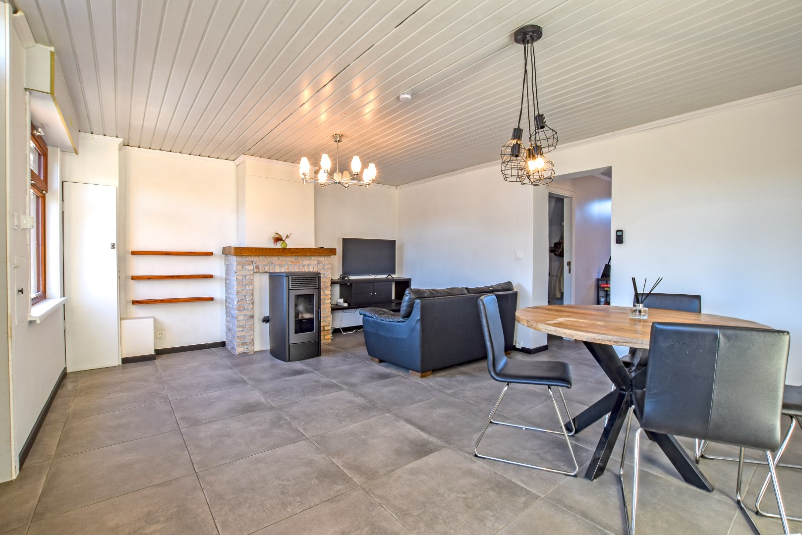 Instapklare woning met zongerichte tuin te Beauvoorde! 