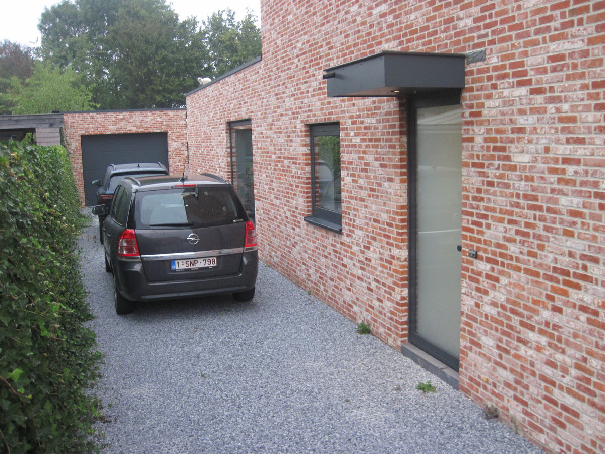 Exceptioneel ruim gelijkvloers appartement. Geen vaste kosten ! 