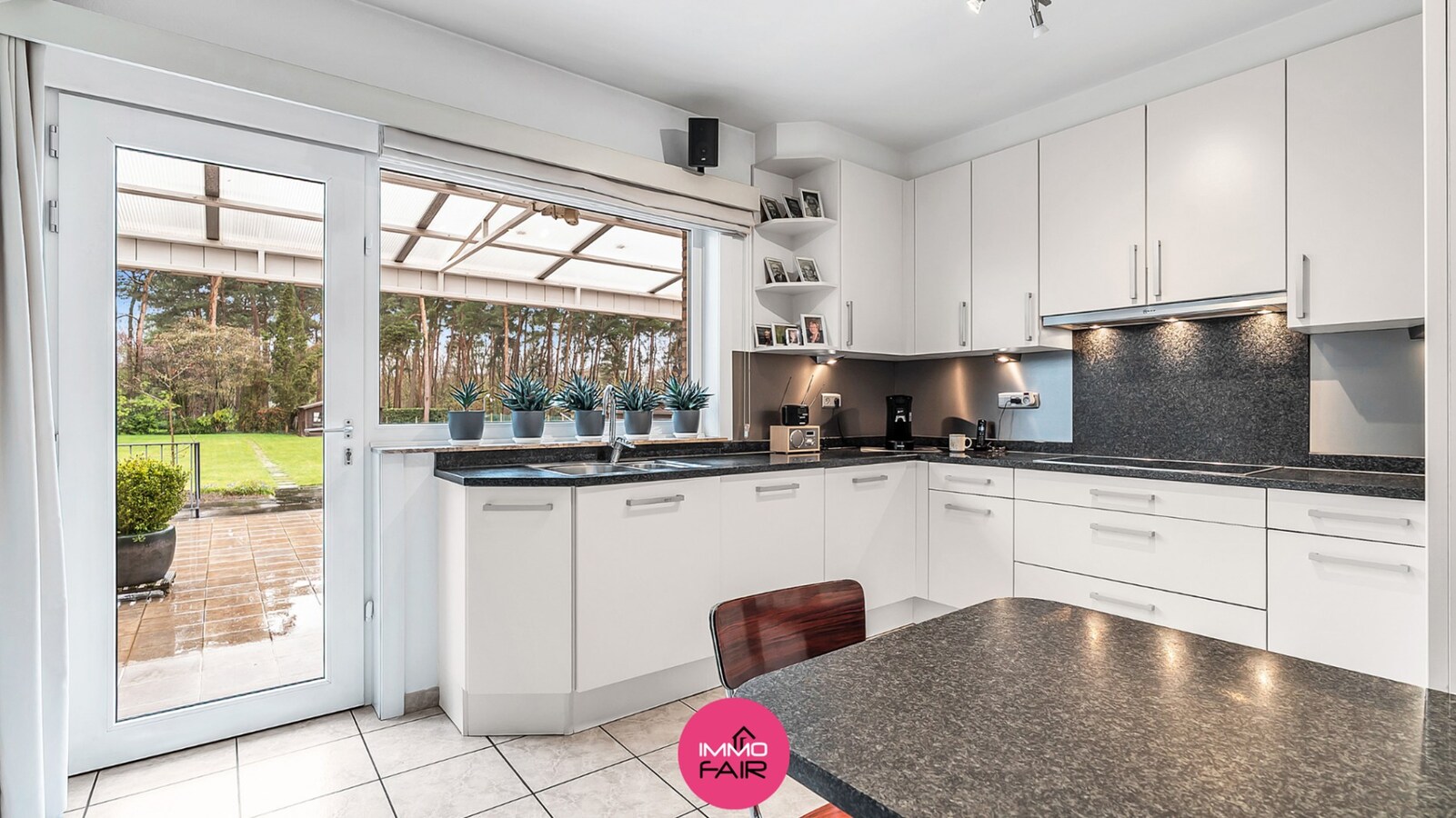 Charmante bungalow met veel potentieel, op een rustige ligging in het groene Gellik 