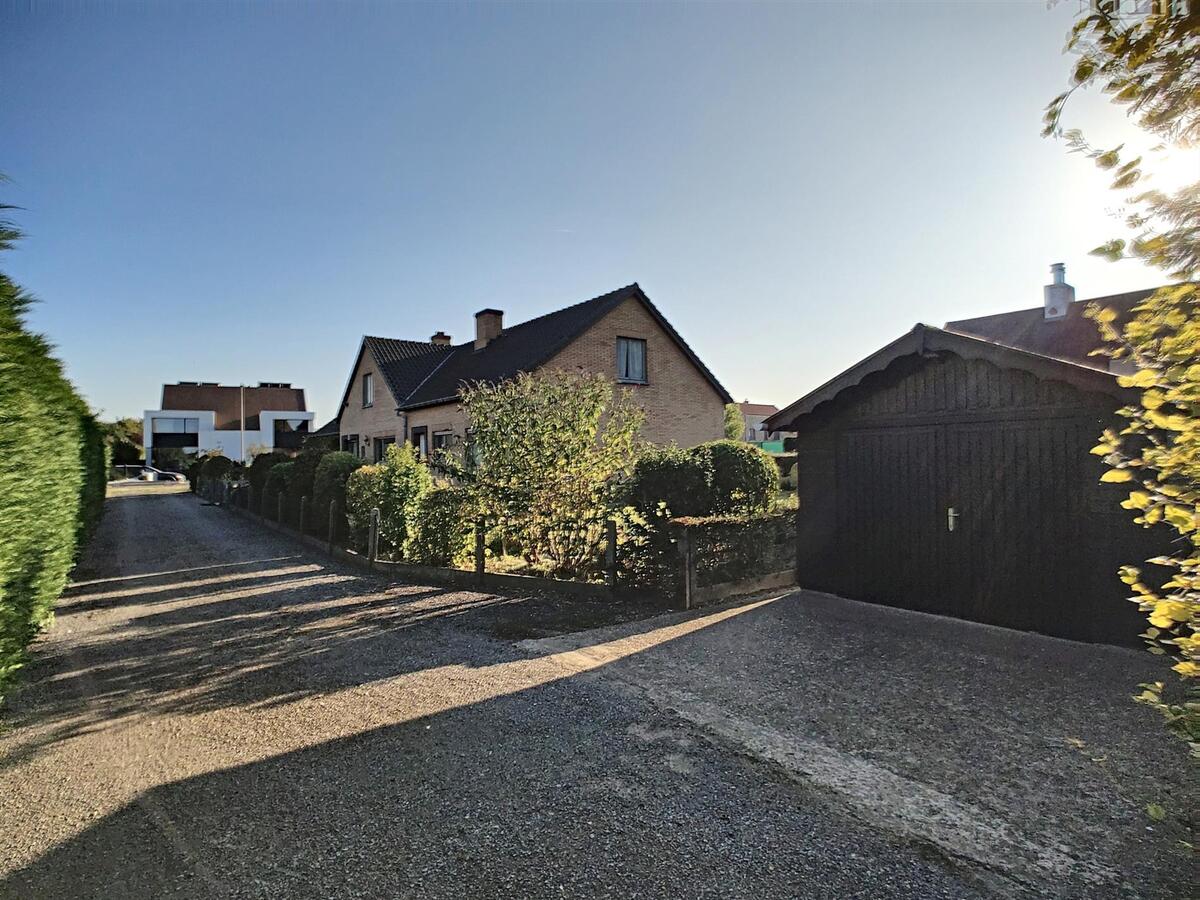 Te renoveren, volumineuze villa op 1342 m² grond - Knokke 