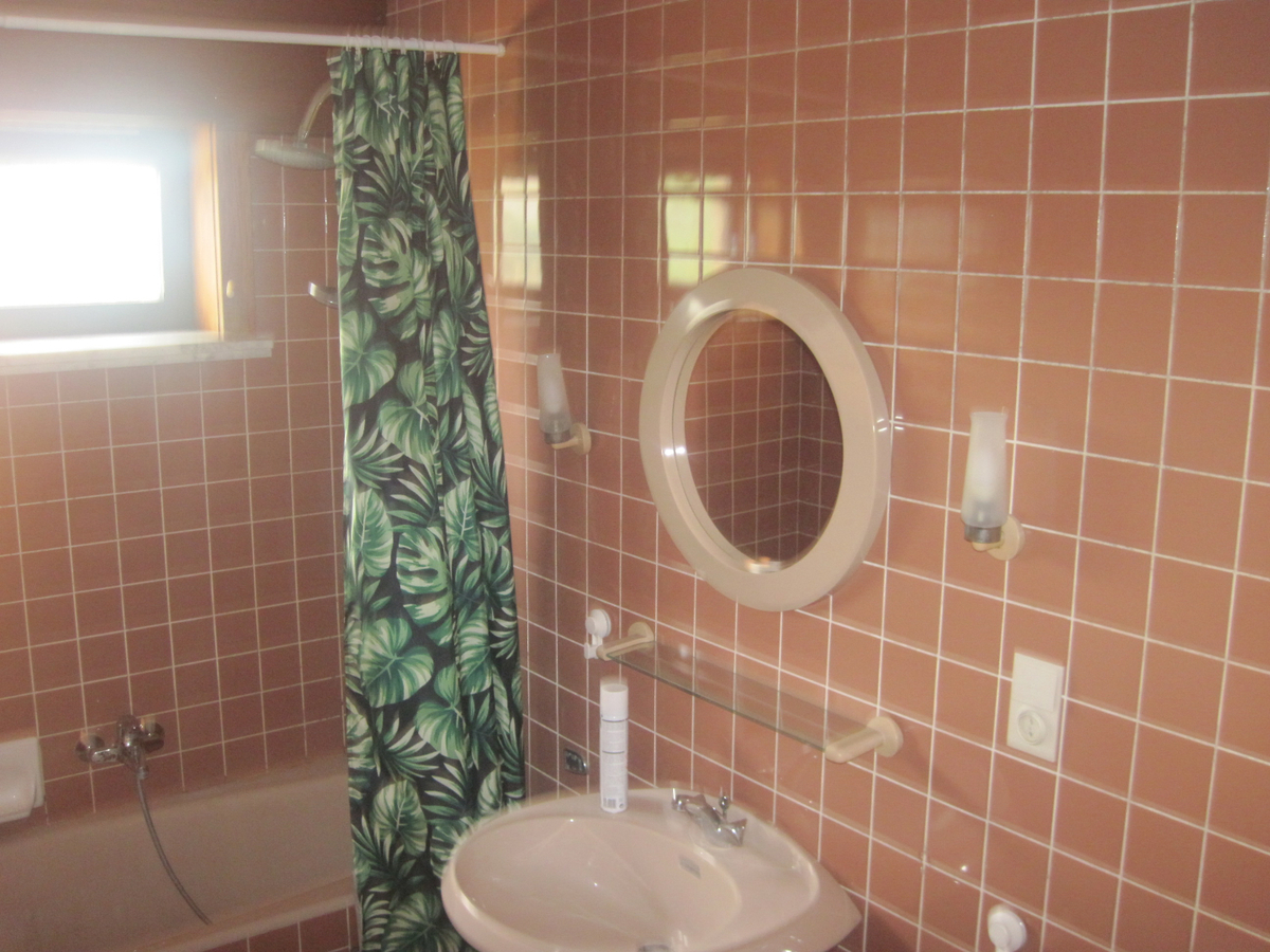 Degelijke gelijkvloerse woning. 