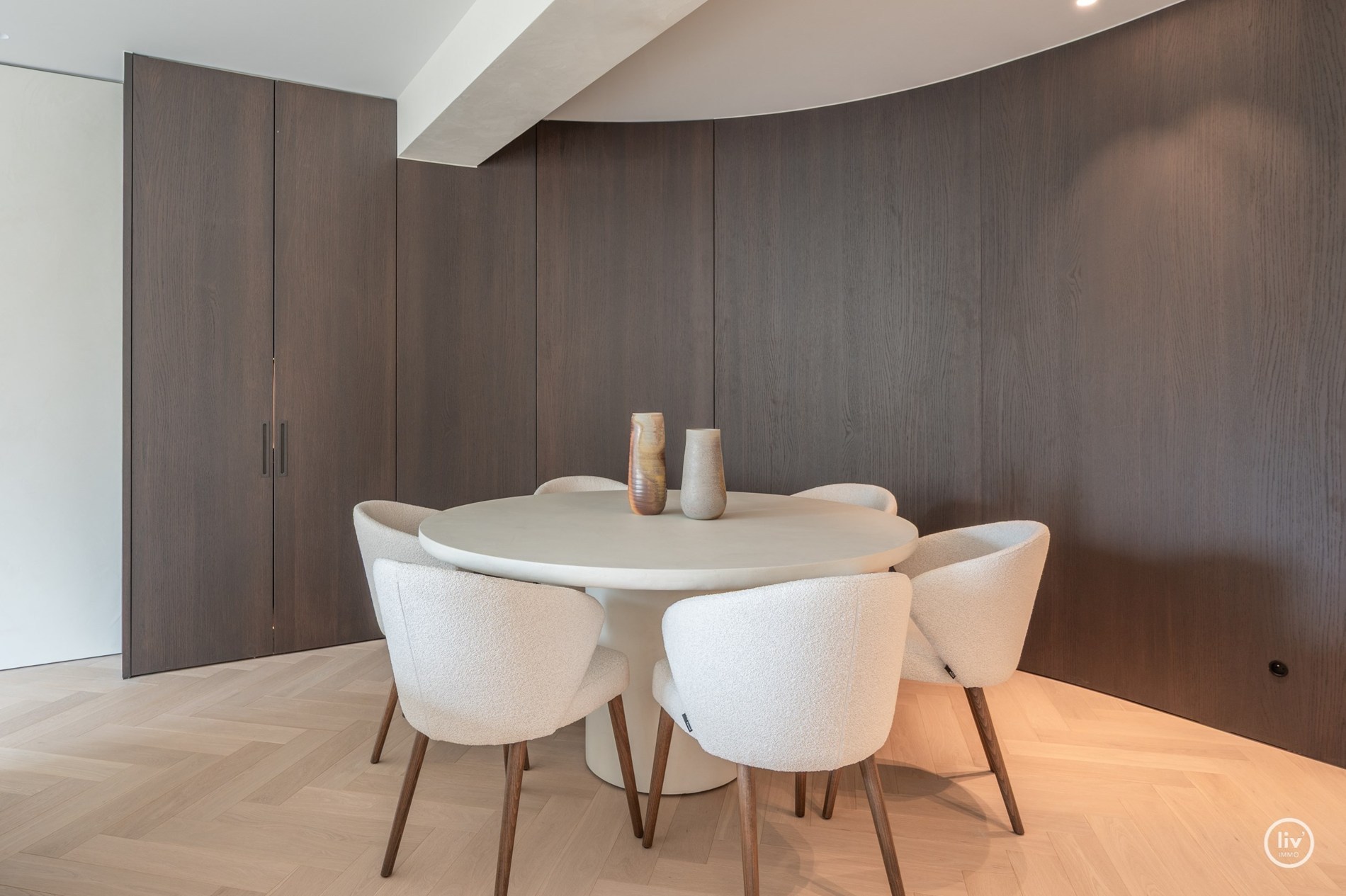 Magnifiek gerenoveerd appartement van 150 m² met open zicht op de Heilighartl kerk – Dumortierlaan, Knokke 