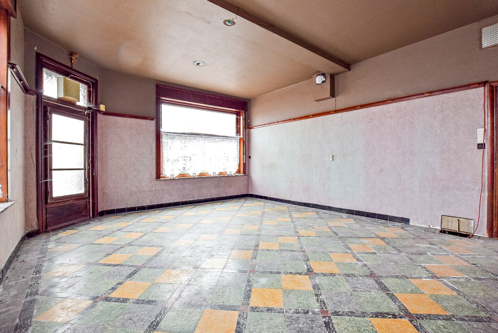 Woning met een enorm potentieel aan bruikbare oppervlakte op 1441m². 