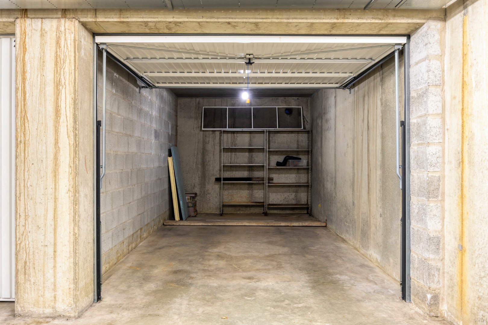 Gelijkvloers appartement met 3 slpk., ruim terras en ondergrondse garagebox in hartje Leopoldsburg 