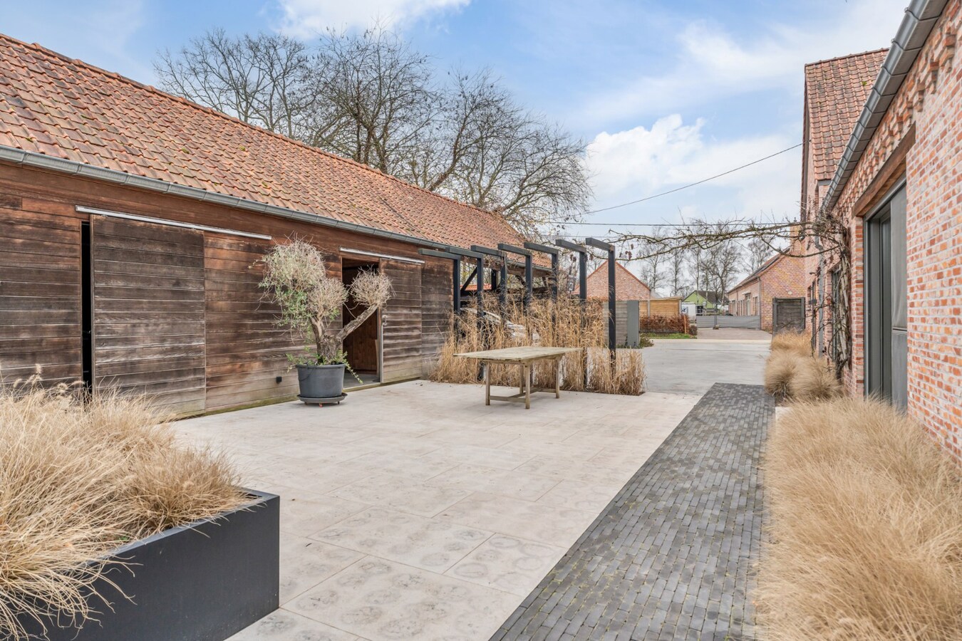 Uniek landhuis op een perceel van +/- 27 are in een GROENE oase 