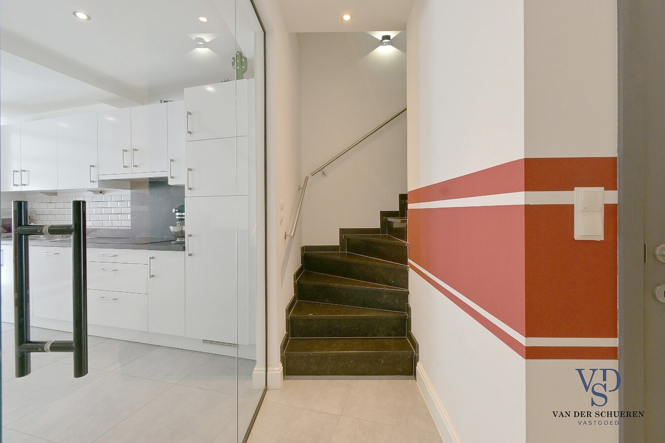 Ruime, instapklare gezinswoning in centrum Gavere. 