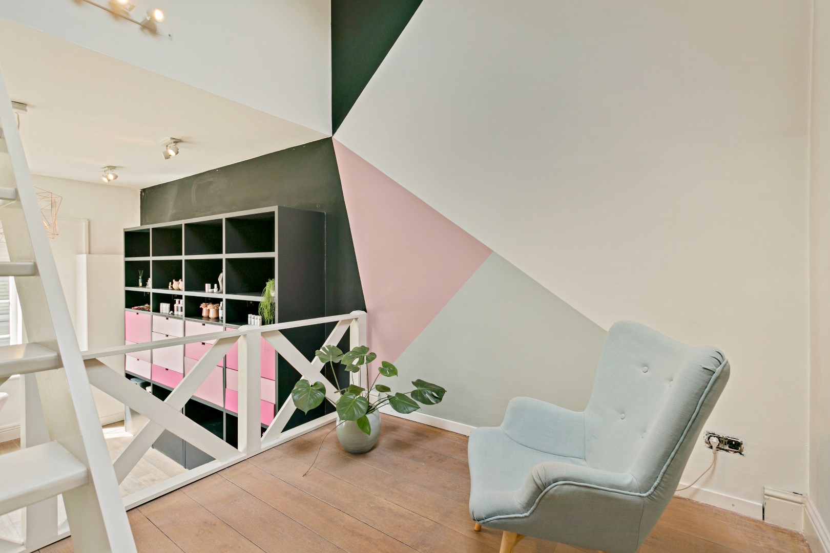 Handelspand met parkeermogelijkheid in het centrum van Bonheiden 