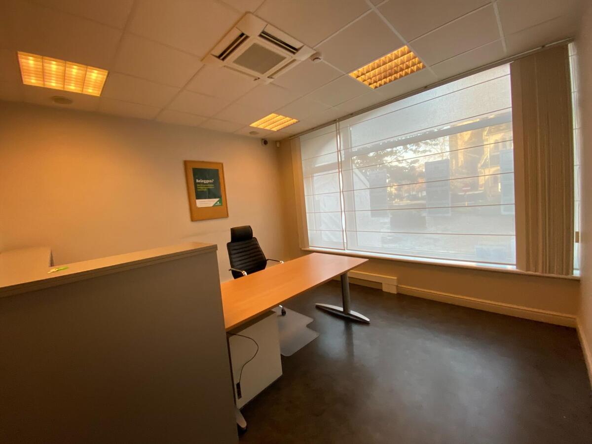 Uitstekend gelegen handelspand met woonst - Staden 
