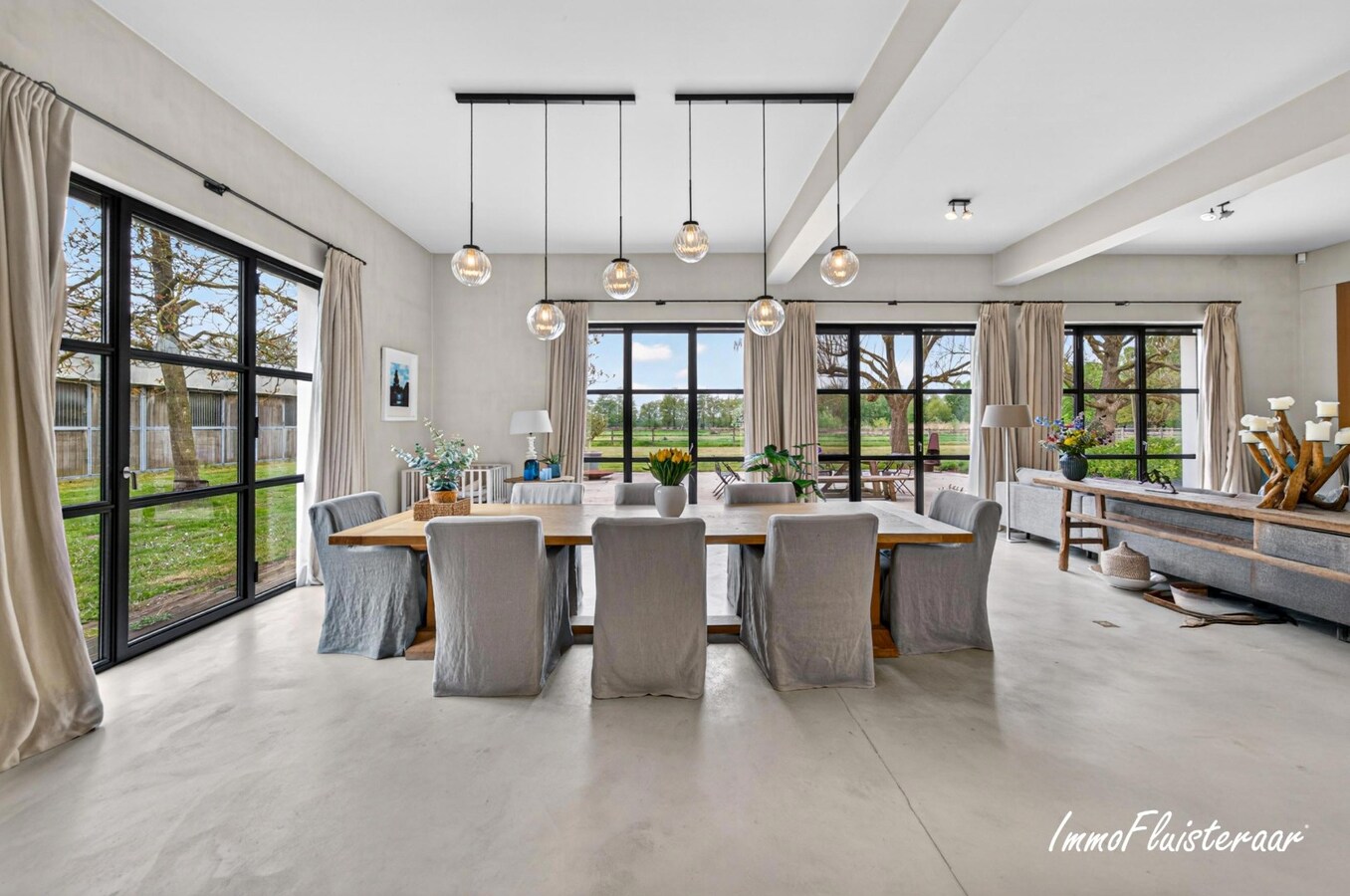 Exclusieve villa met professionele hippische accommodatie op ca. 14,5 ha (mogelijkheid tot aankoop extra gronden) te Astene (Deinze) 