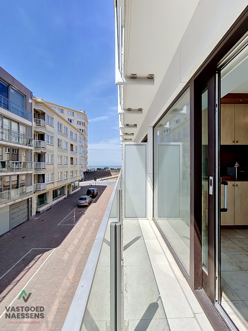 Studio prête à emménager avec vue latérale sur la mer 