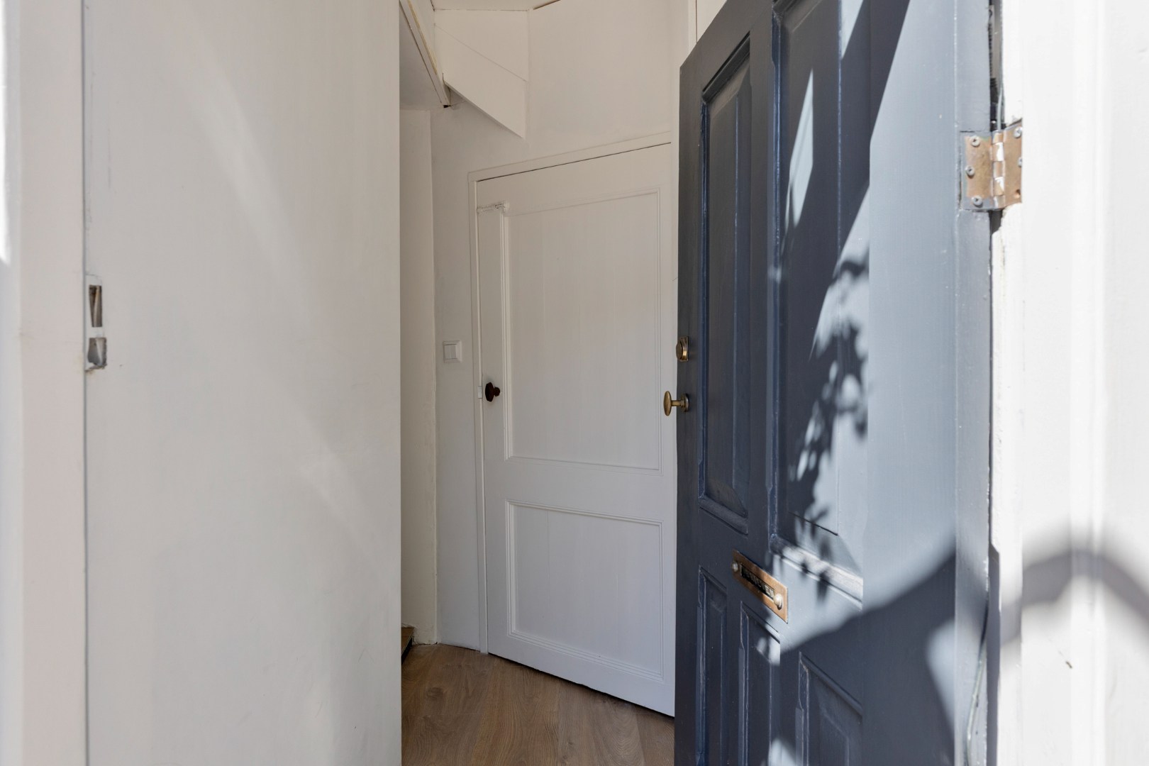 Sfeervol gerenoveerde dijkwoning met riante schuur. 