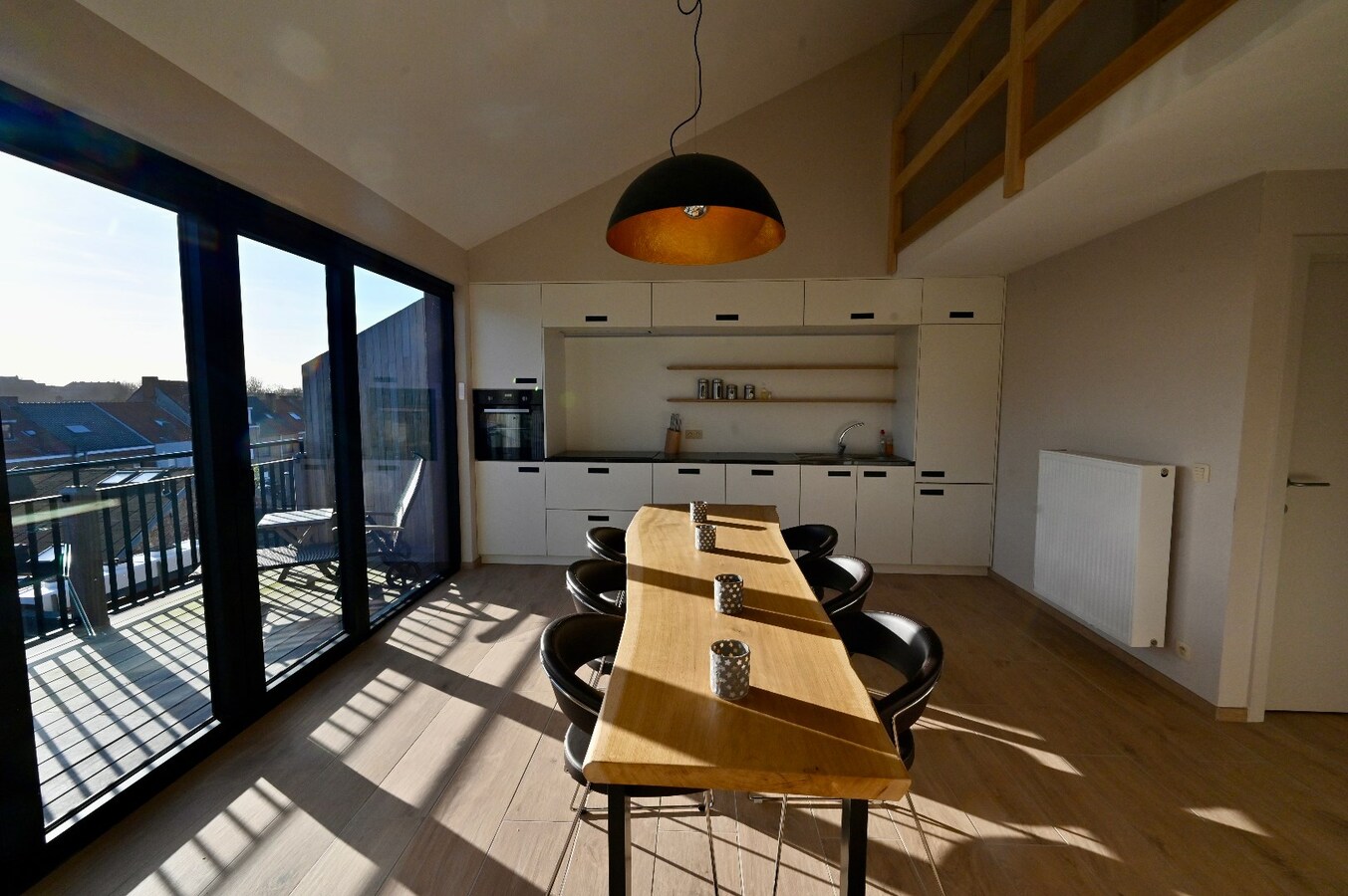 UNIEKE PENTHOUSE MET TERRAS (GEMEUBELD) 