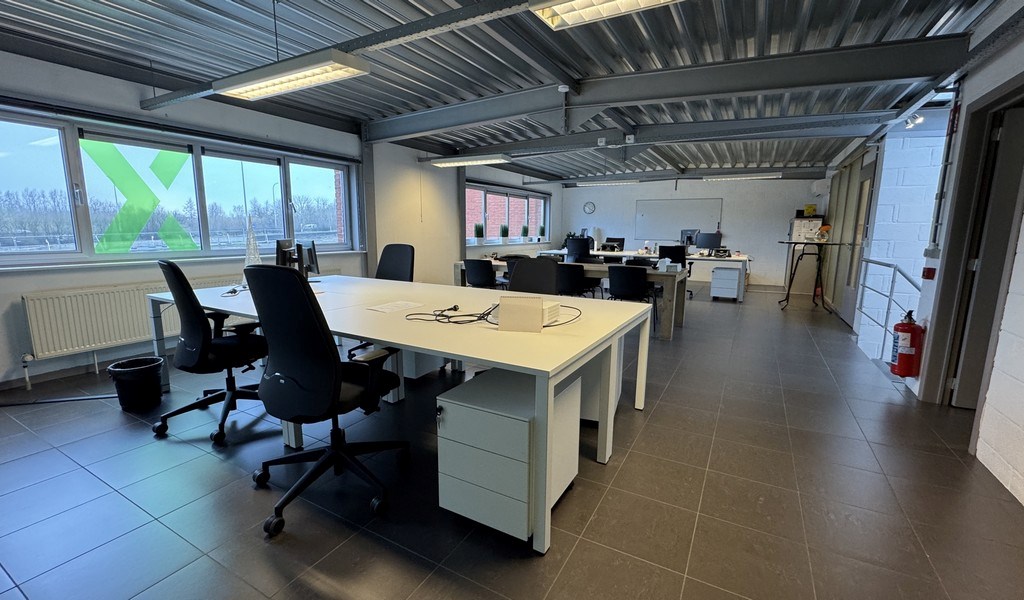 Commercieel gelegen kantoor te huur langs R4 in Mariakerke