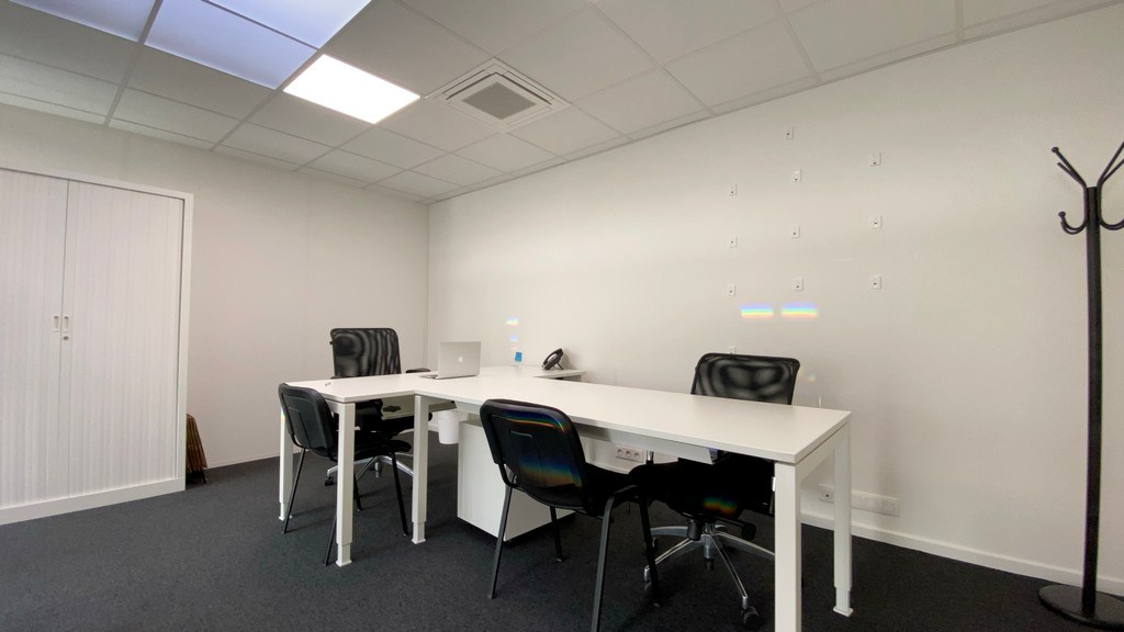 Gemeubelde kantoren in Idola Bedrijvencentrum in Lochristi