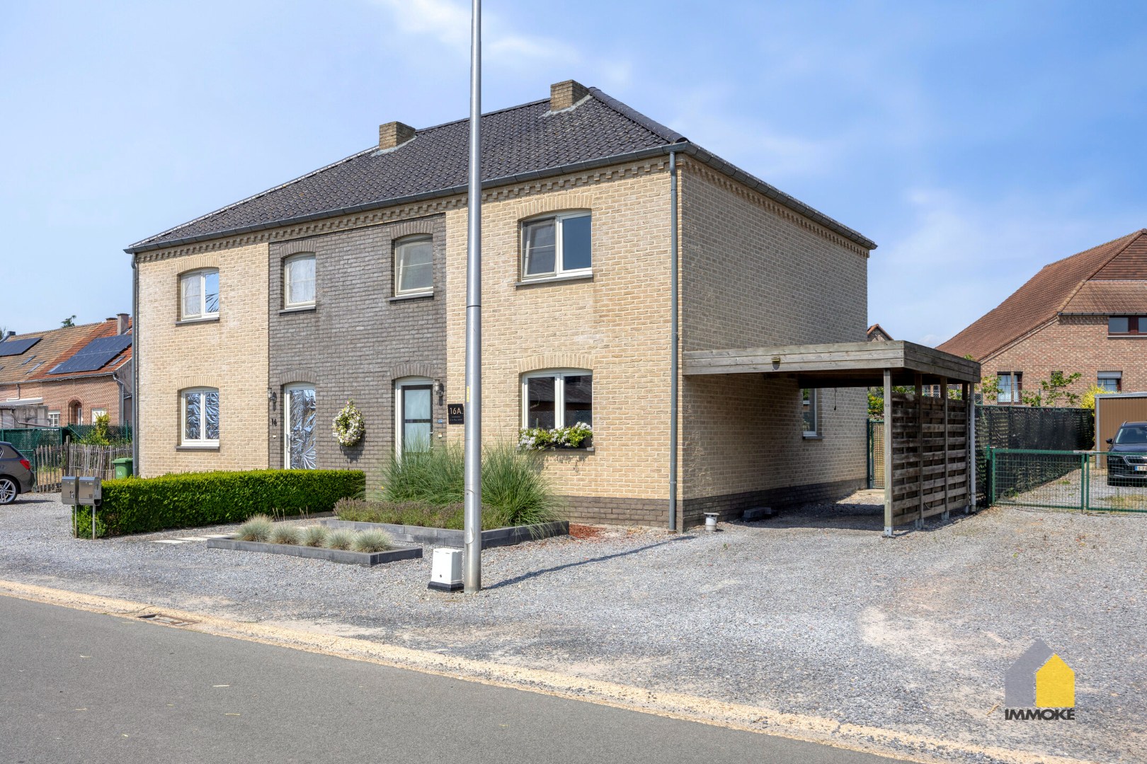 Energiezuinige, halfvrijstaande woning op 2a 82ca met 3 slpk, mooie tuin en carport. 