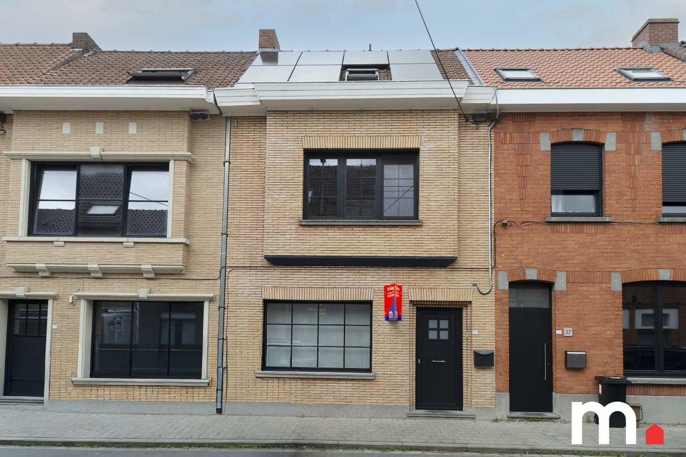 Ruime instapklare woning te koop in Zwevegem ! 