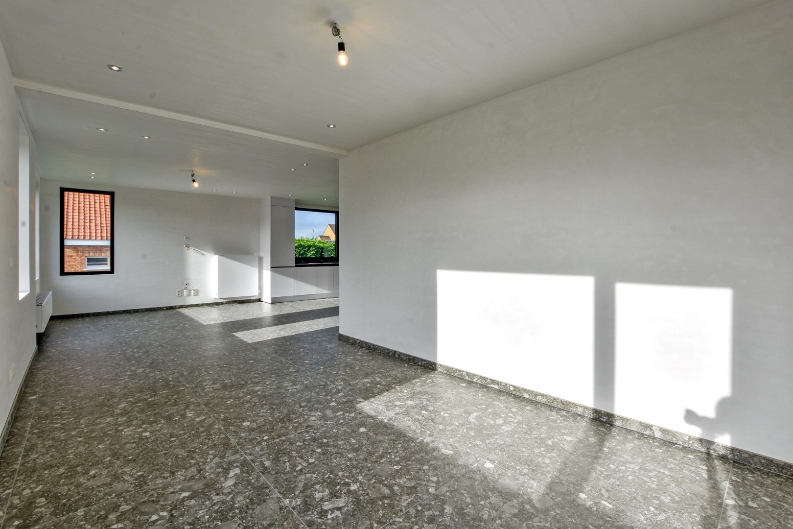 Exclusieve  energiezuinige villa (BEN-woning) met 4 slaapkamers en inpandige garage te Koksijde. 