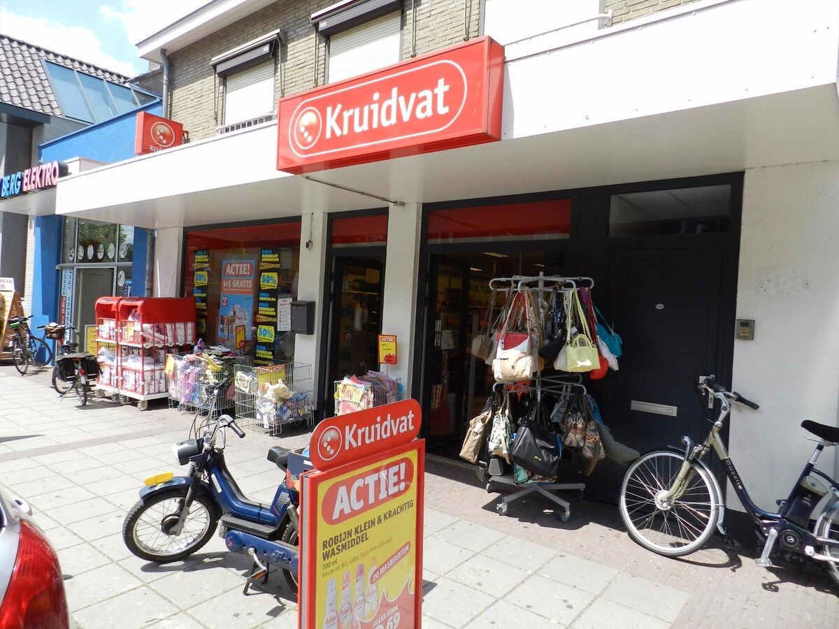 Zeer fraai winkelpand te koop in het prestigieuze Marktstaete complex in het centrum van Bladel (NB). 