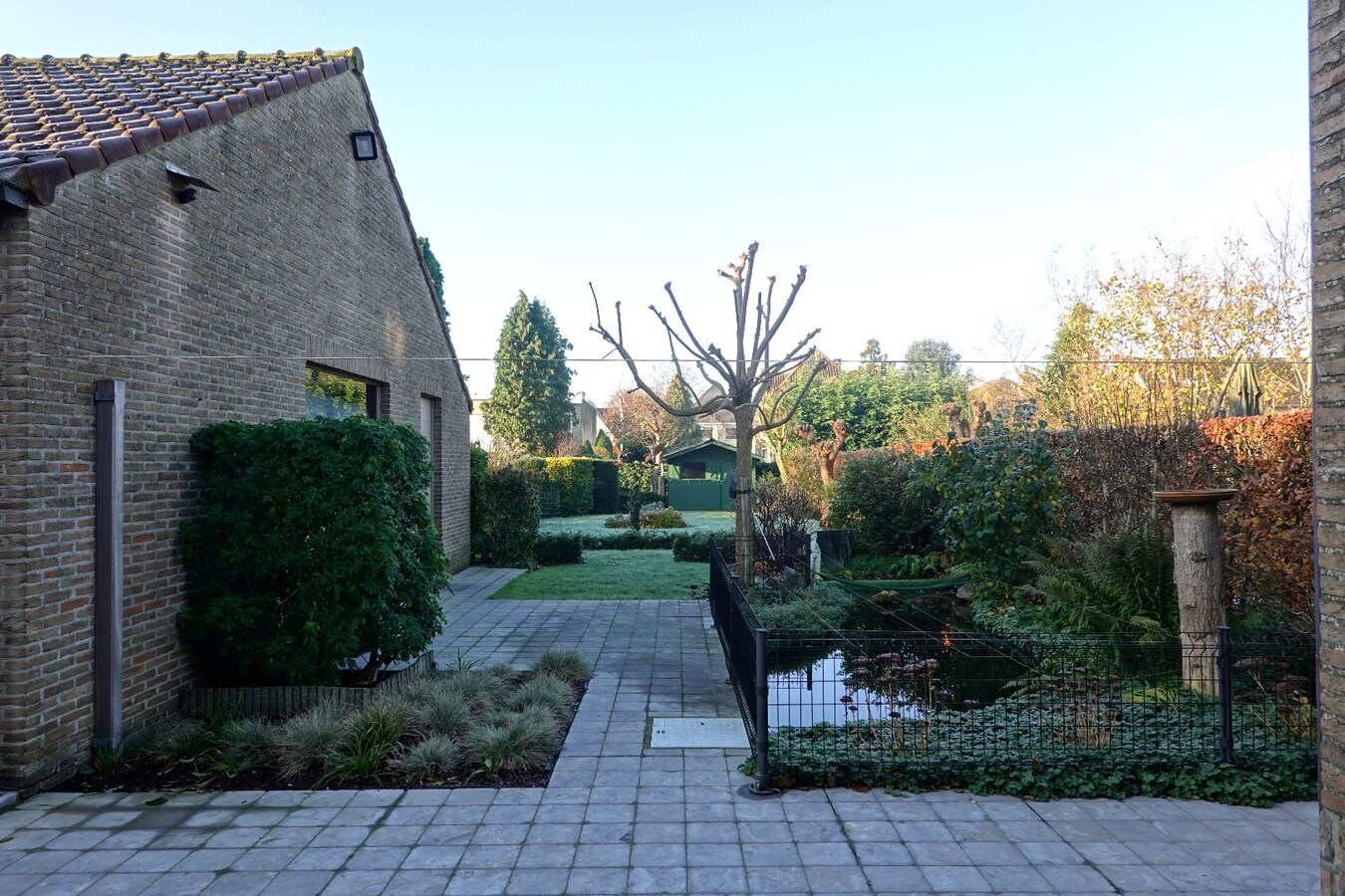 Ruime halfopen woning op uitstekende ligging 