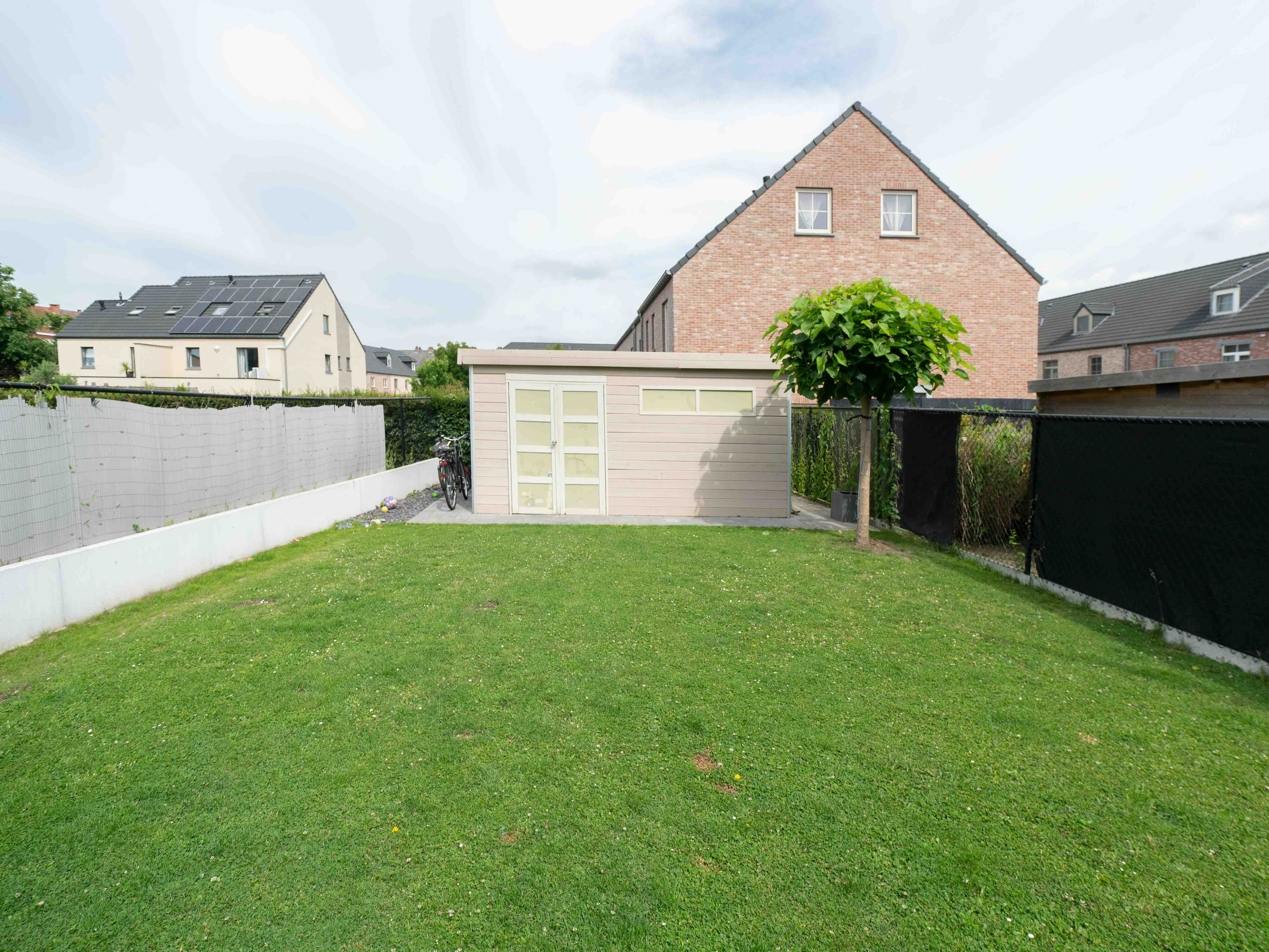 Recente woning met 7 kamers, 2 badkamers, garage en tuin 