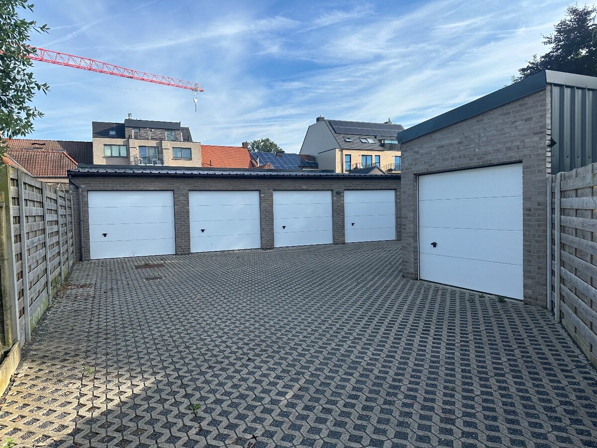 Centraal gelegen garage te Houthulst 