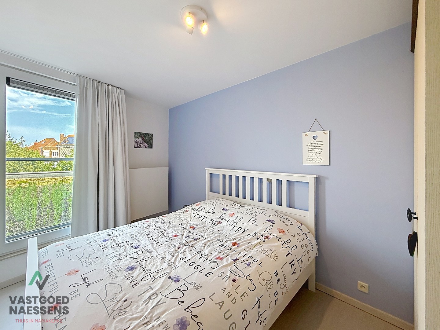 SUPERBE APPARTEMENT DE 2 CHAMBRES AVEC TERRASSE ENSOLEILLÉE DANS UN BÂTIMENT RÉCENT 