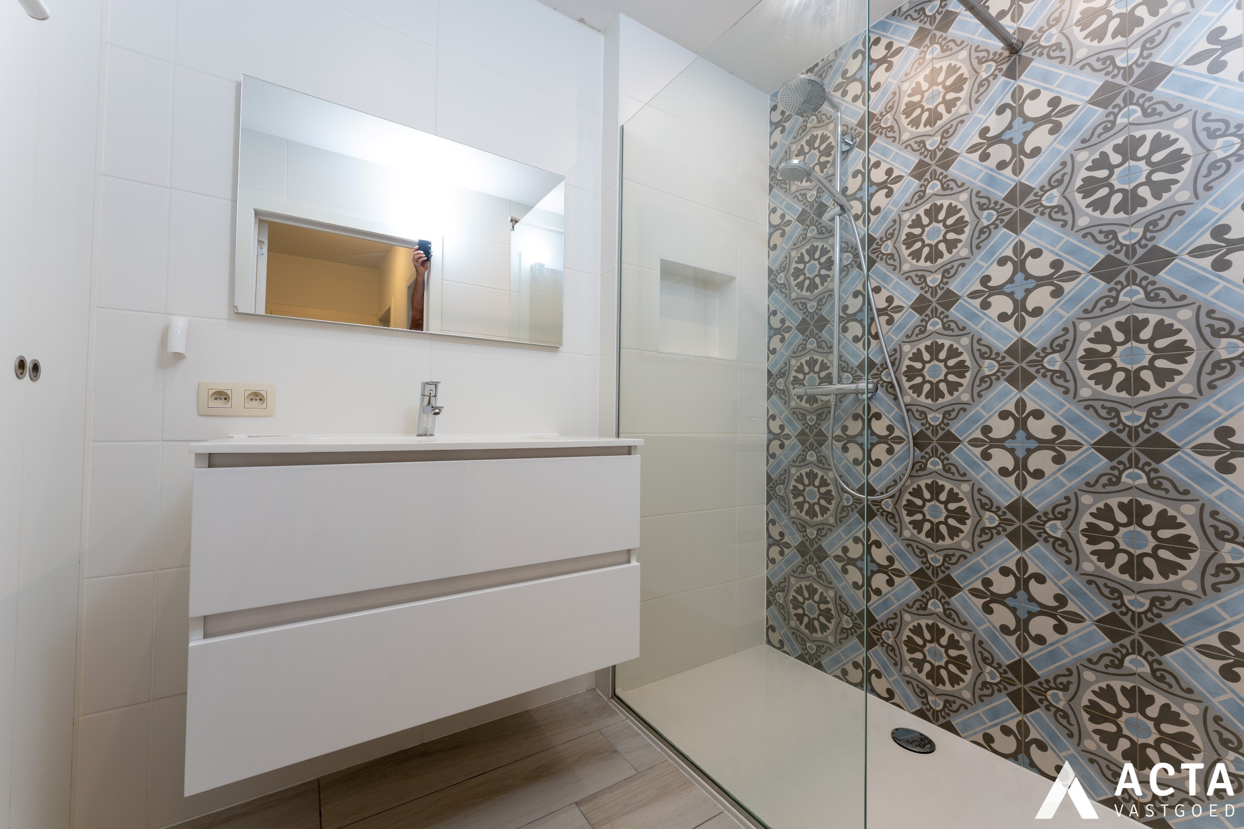 Instapklaar appartement met twee slaapkamers en parkzicht. 