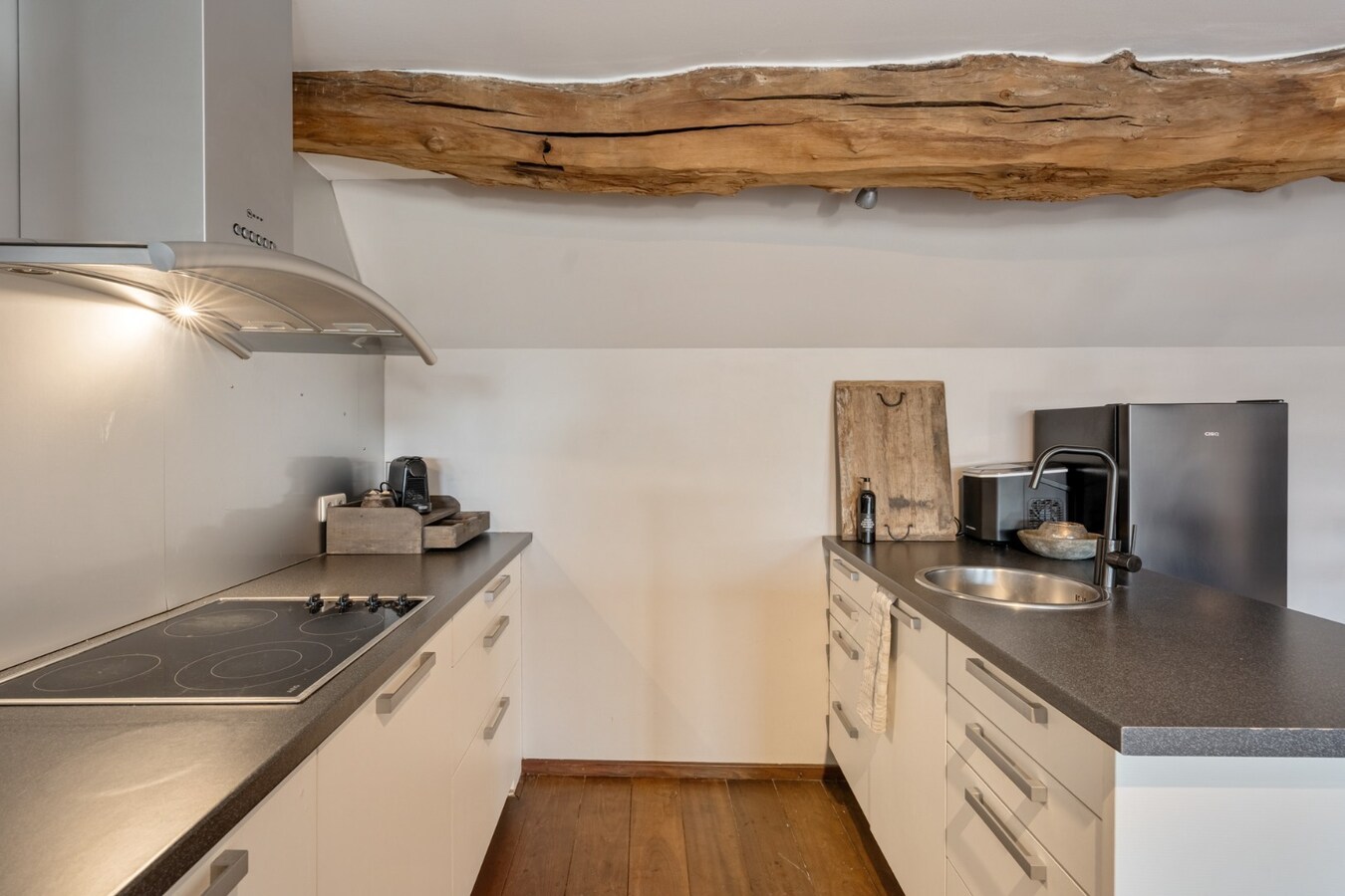 Comfortabel duplex appartement op de 3de en 4de verdieping van een kleinschalige residentie op een steenworp van de historische markt! 