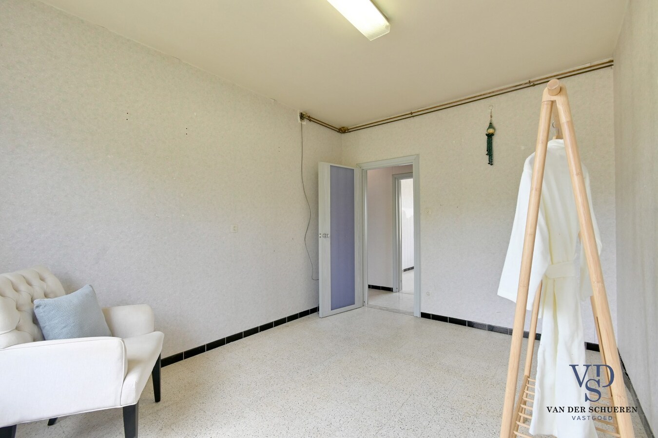 Te renoveren bungalow op een perceel van ca. 2.840 m² 