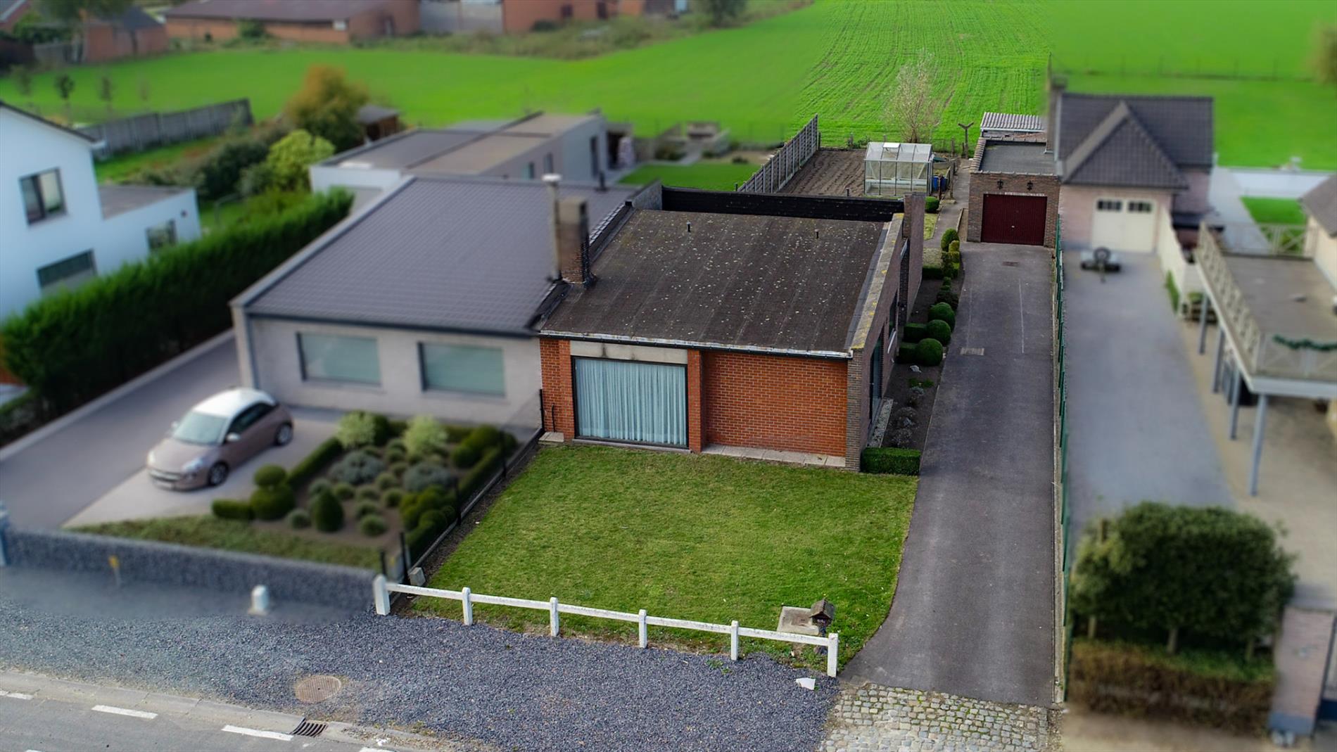 Te renoveren HoB met 3 slpks, tuin met zicht op weilanden te Adegem 