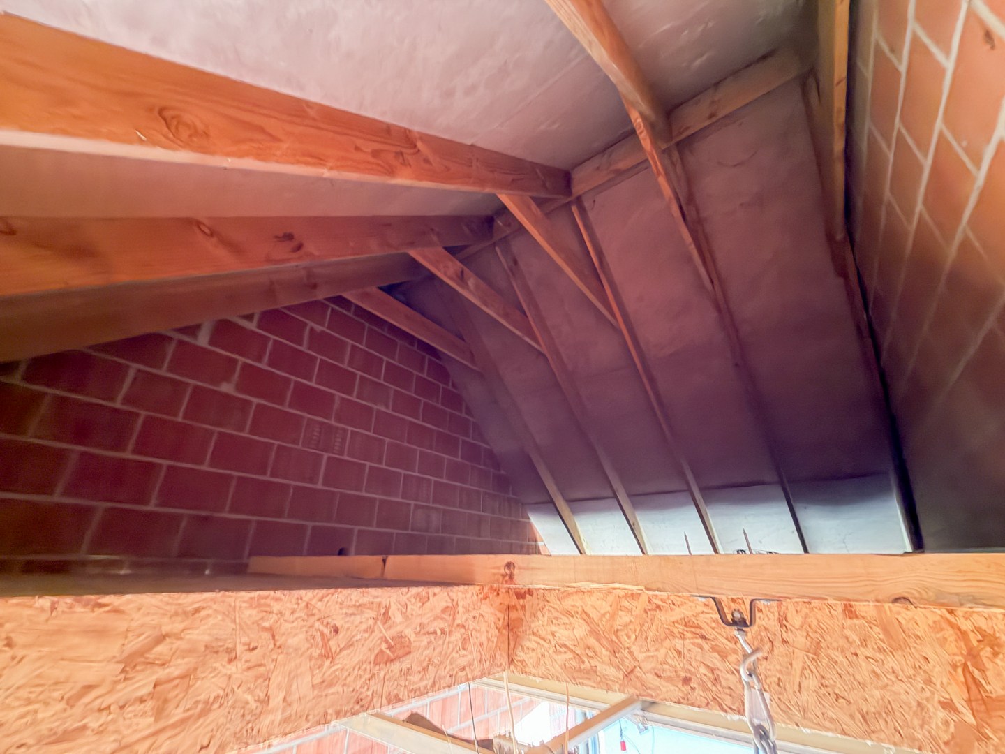 Lichtrijk gelijkvloers appartement met 2 slpk, garage en autostandplaats 