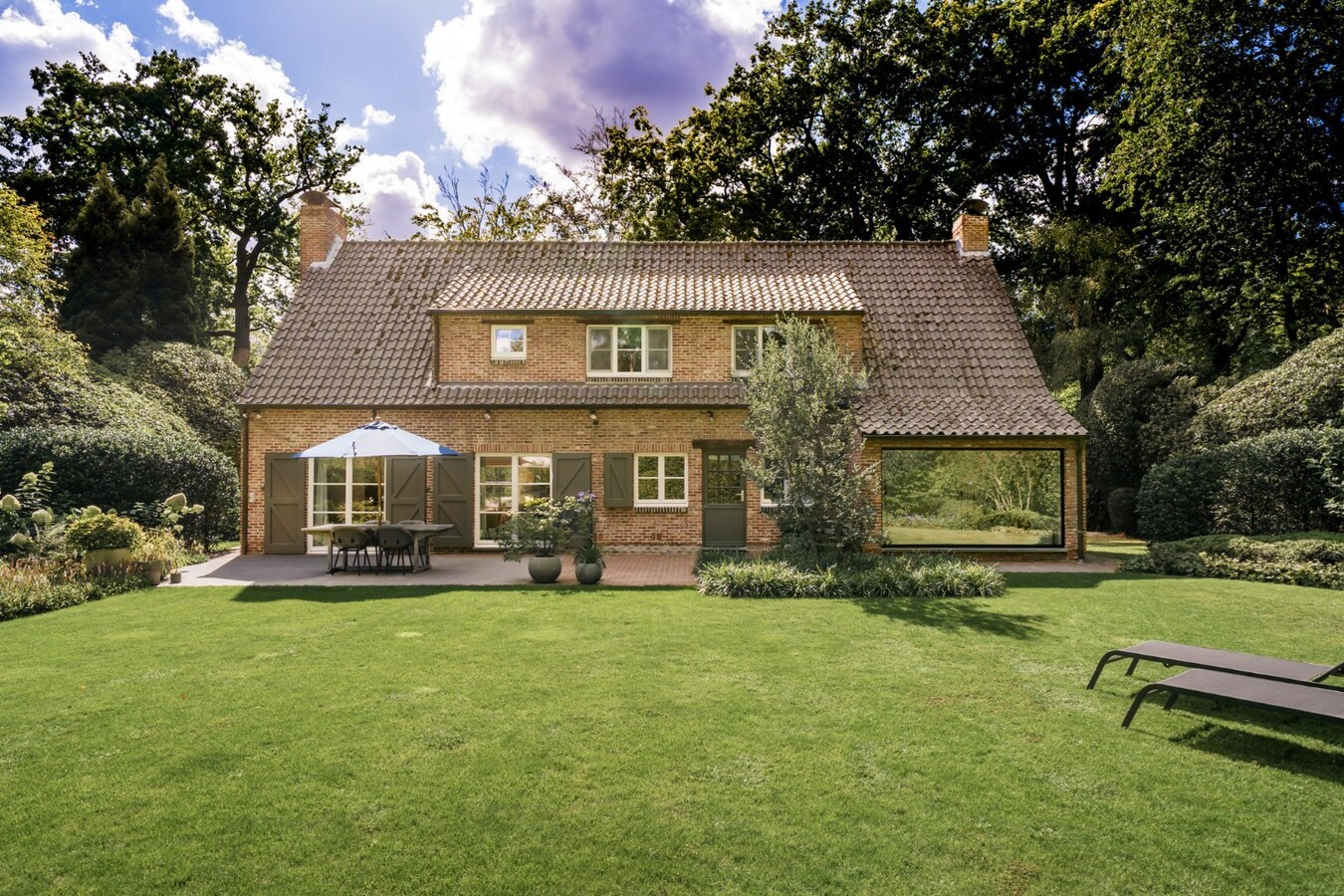 Prachtige villa met sublieme tuin op toplocatie in Schoten 