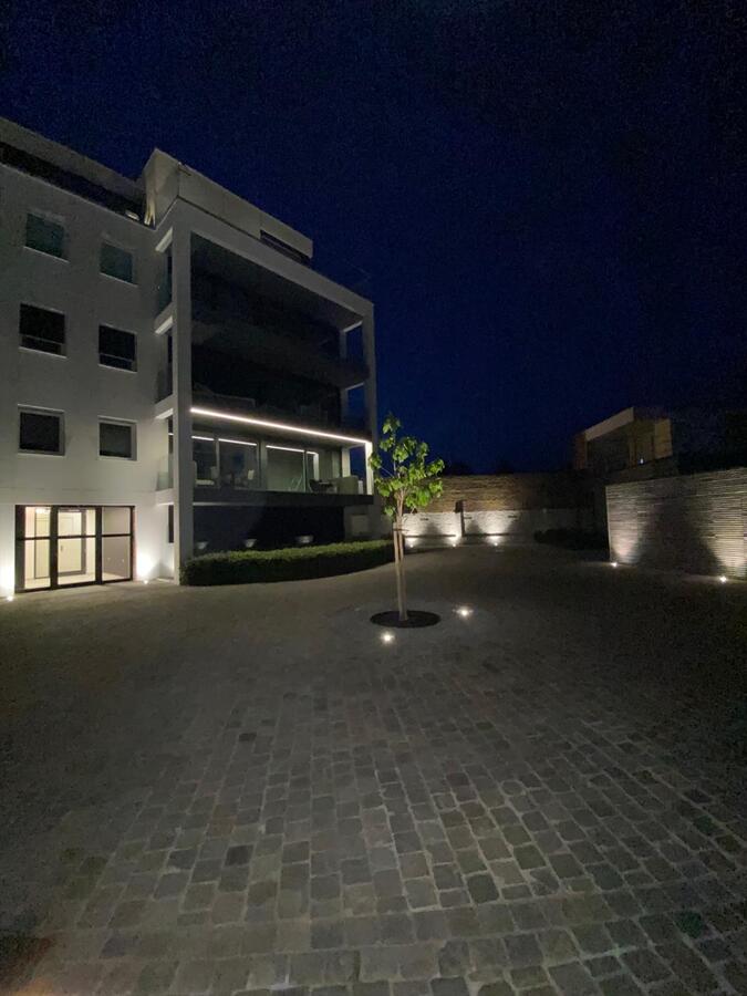 Ruim uniek  gelegen bemeubeld appartement met 2 slaapkamers en garage te Diksmuide 