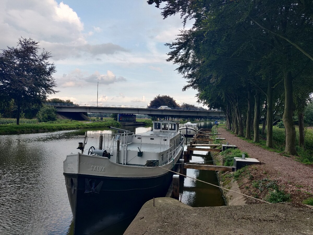 Wonen op het water – Woonboot op de Zuid-Willemsvaart 