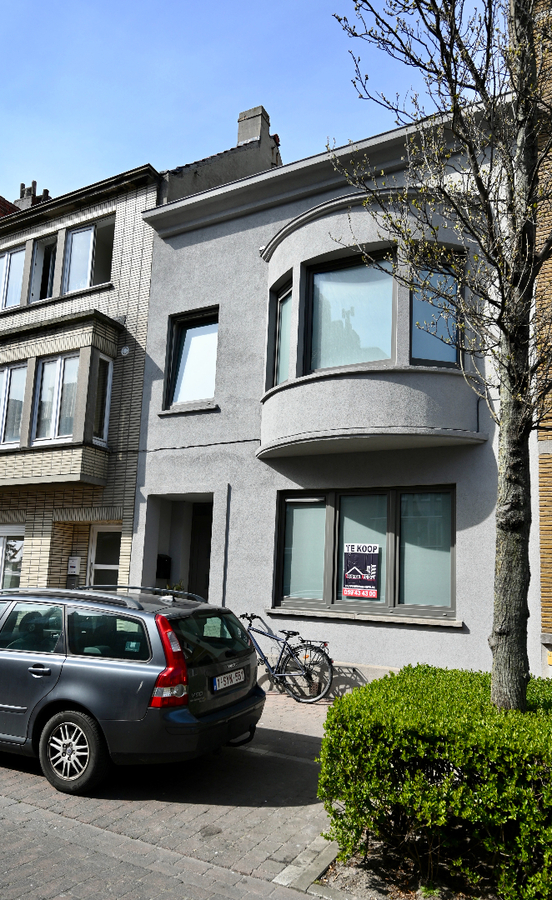 KNAP GERENOVEERDE RUIME WONING MET STADSTUIN 