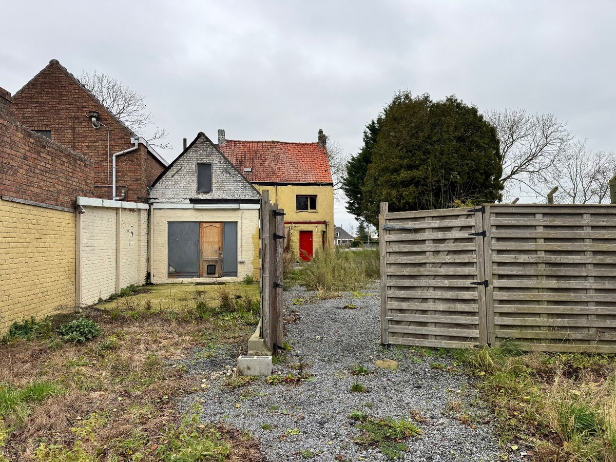 Te renoveren handelshuis te Eernegem 