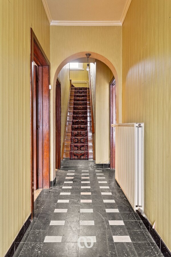 Te renoveren gezinswoning met mooie tuin in Oudenaarde 